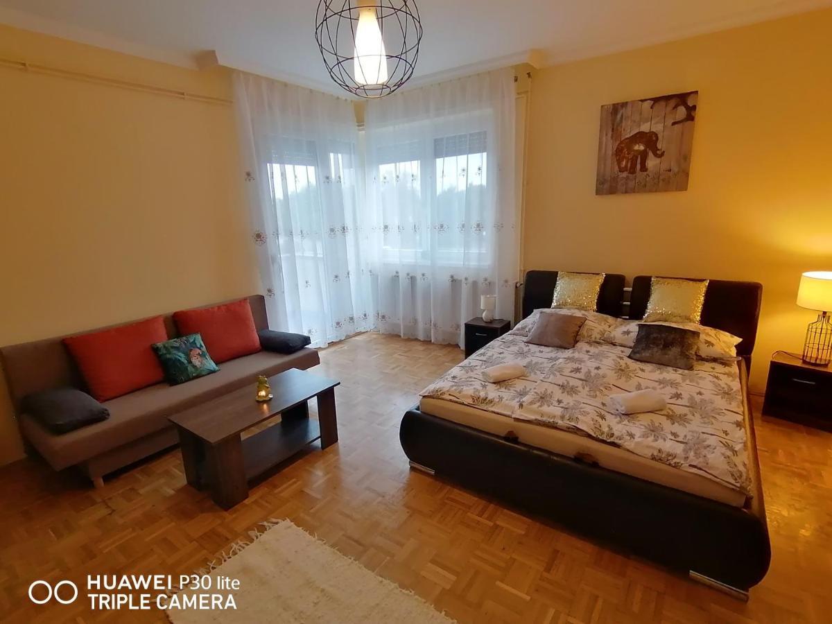 Zoeld Beka Hoforras Apartman ไฮจ์ดุสโซบอสโล ภายนอก รูปภาพ